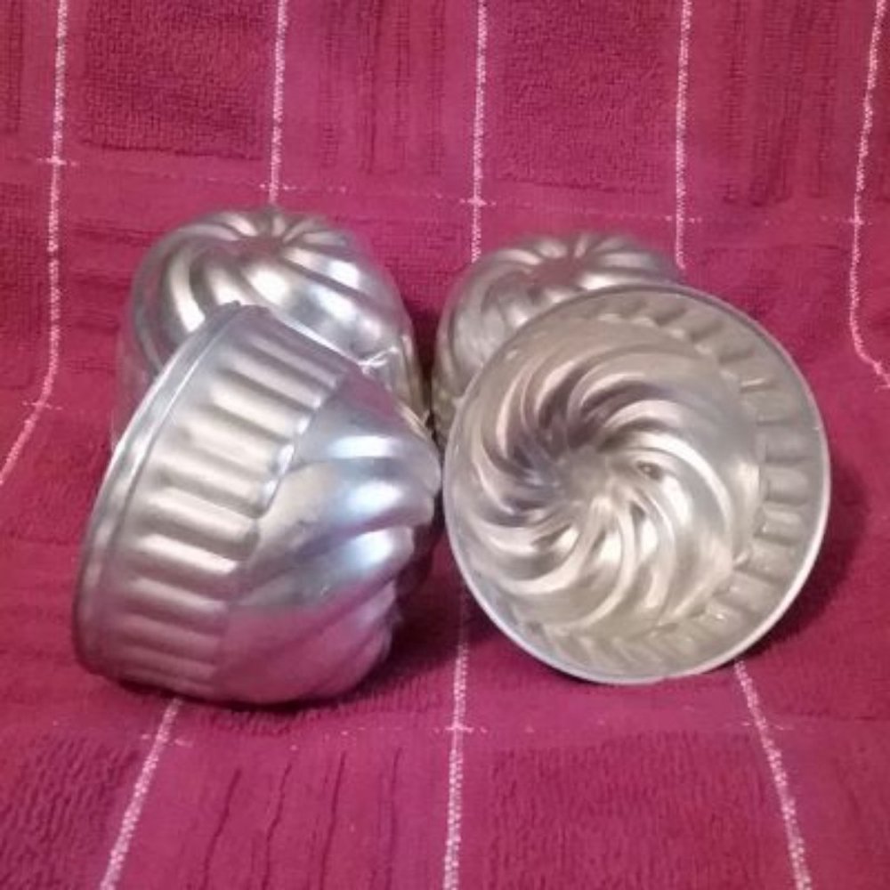 Set of 10 aluminum molds